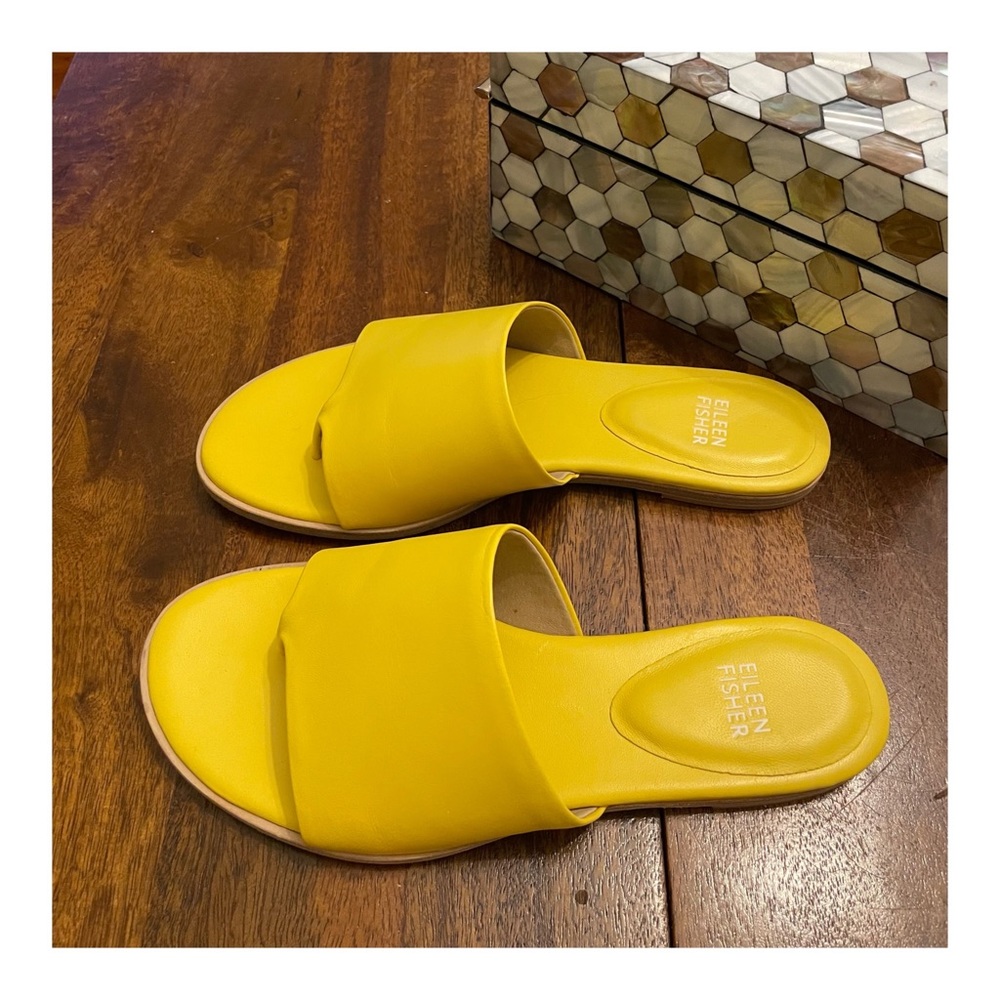 Eileen Fisher Edge Leather Thong Slide Sandals in Butter Yellow 7.5 - Picture 5 of 12